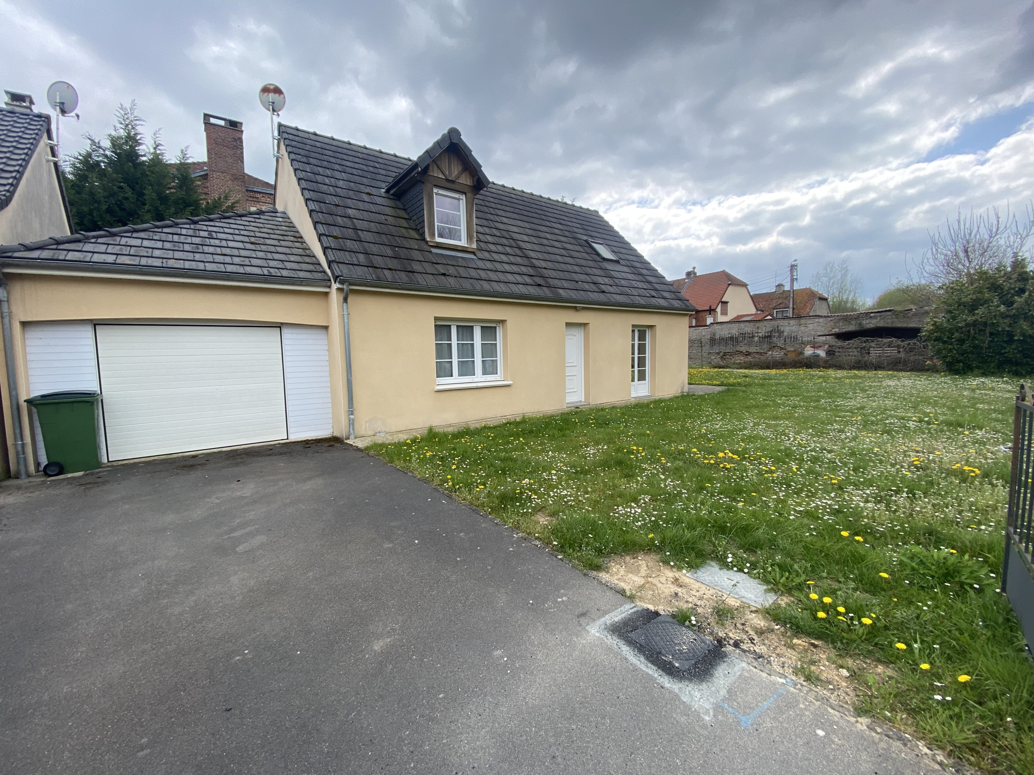 Immo80 – L'immobilier à Amiens et dans la Somme-AMIENS SUD PAVILLON AVEC GRAND SEJOUR JARDIN ET GARAGE
