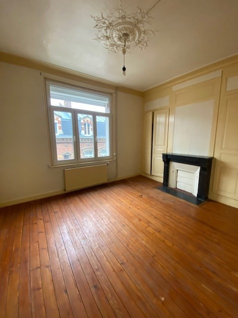 Immo80 – L'immobilier à Amiens et dans la Somme-MAISON SAINT HONORÉ PROCHE CENTRE VILLE / BEAUX VOLUMES AVEC COUR