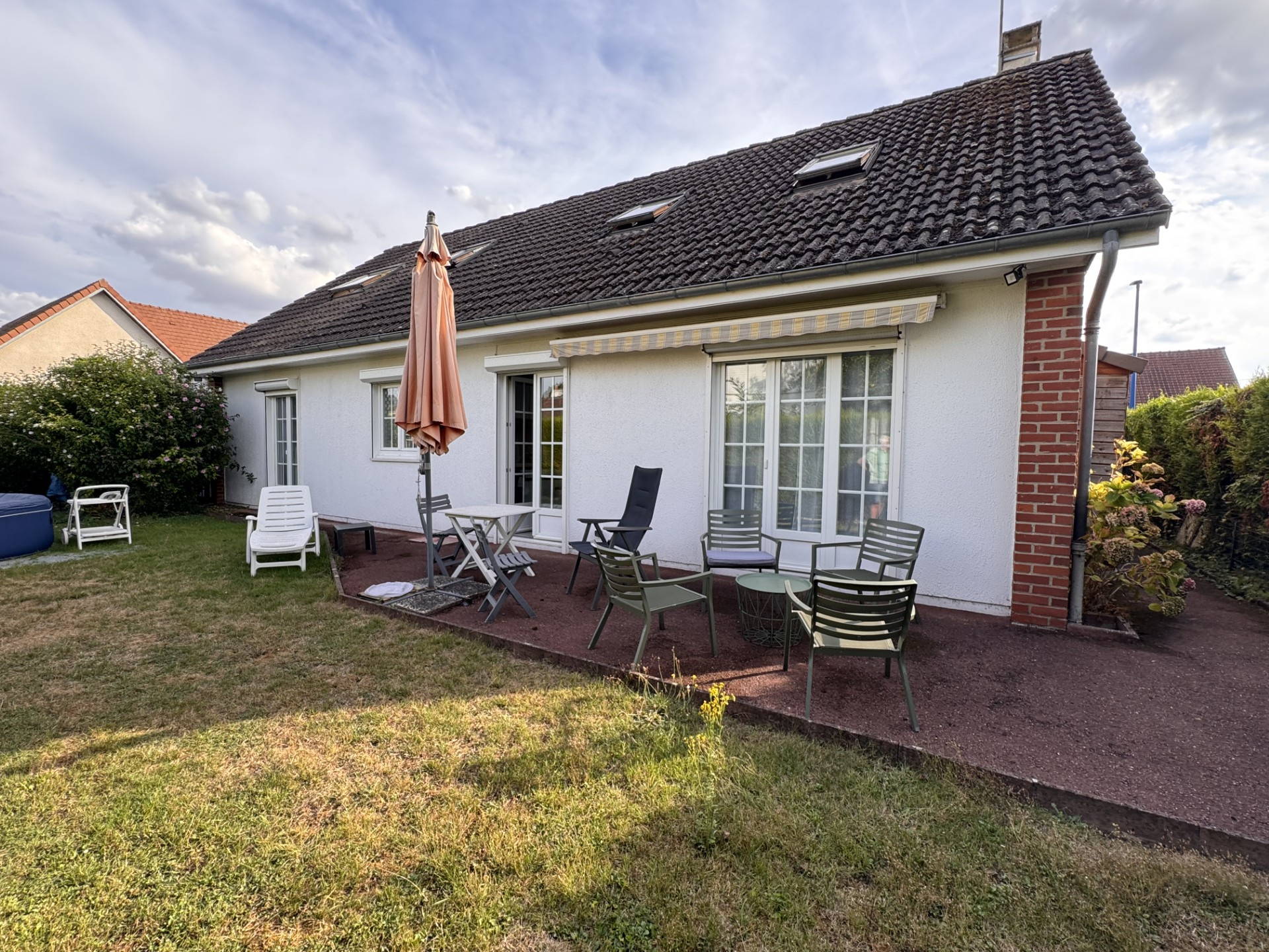 PAVILLON AUTONOMIE PLAIN PIED 4 CHAMBRES GARAGE JARDIN SALEU